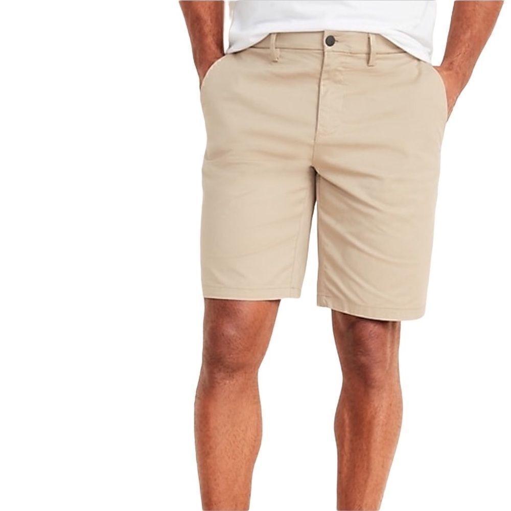 Old Navy- Men’s Flat Front Khaki Shorts Basswood, Brown Ultimate Slim, Size 38